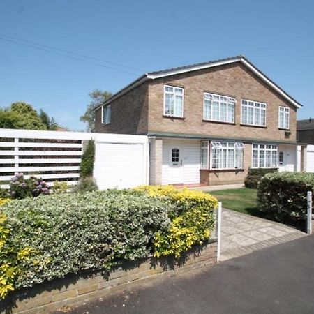 Nicely Decorated 3 Bedroom House Near Heathrow, London Staines-upon-Thames Zewnętrze zdjęcie