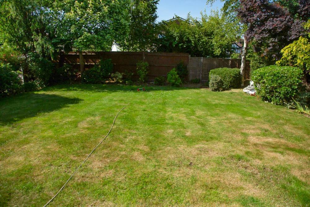 Nicely Decorated 3 Bedroom House Near Heathrow, London Staines-upon-Thames Zewnętrze zdjęcie