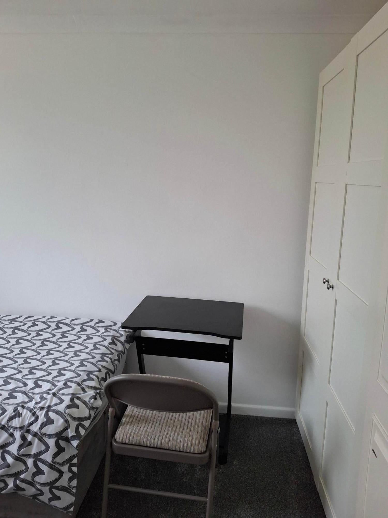 Nicely Decorated 3 Bedroom House Near Heathrow, London Staines-upon-Thames Zewnętrze zdjęcie