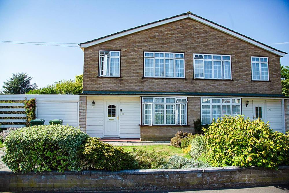 Nicely Decorated 3 Bedroom House Near Heathrow, London Staines-upon-Thames Zewnętrze zdjęcie