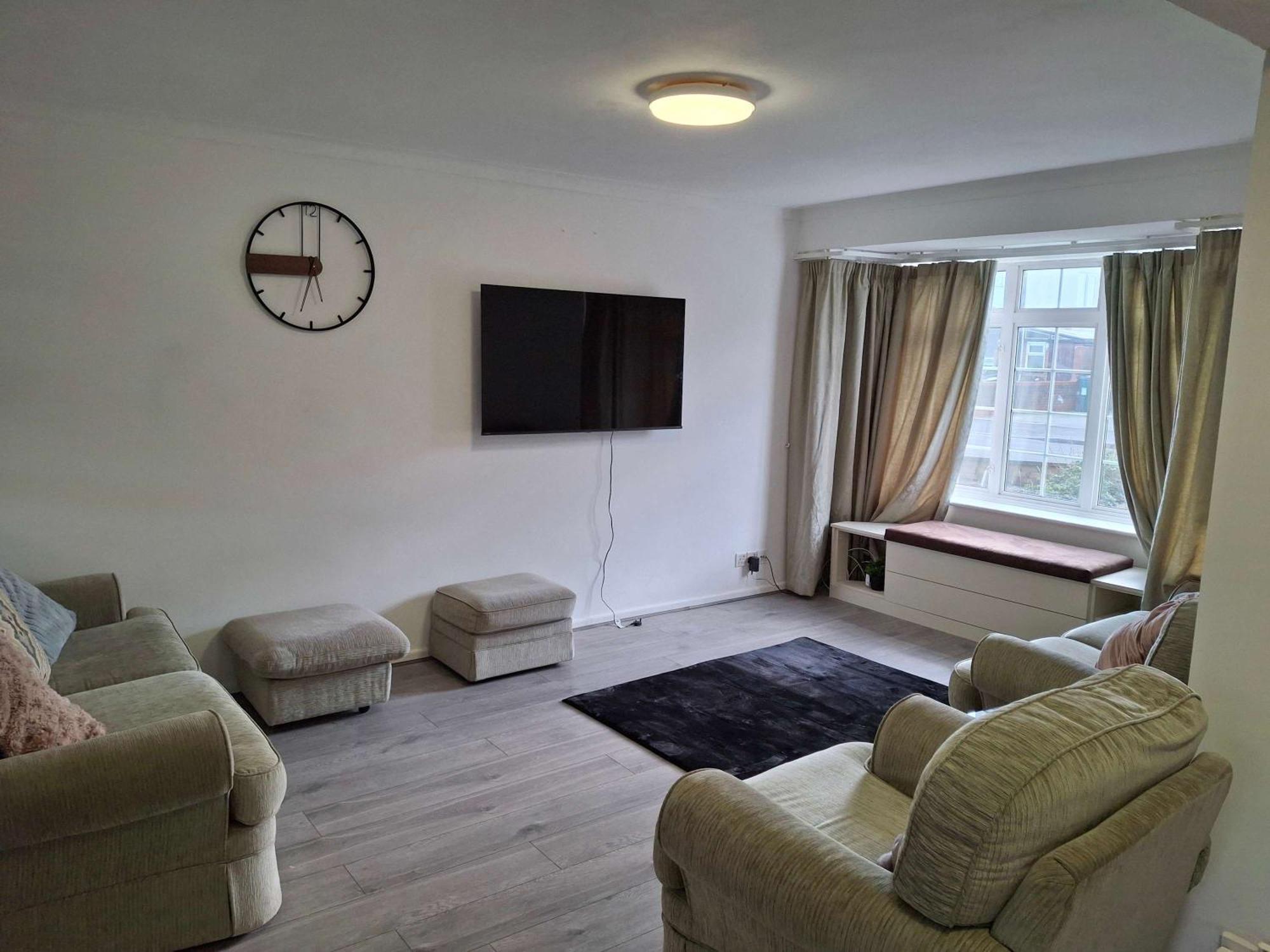 Nicely Decorated 3 Bedroom House Near Heathrow, London Staines-upon-Thames Zewnętrze zdjęcie
