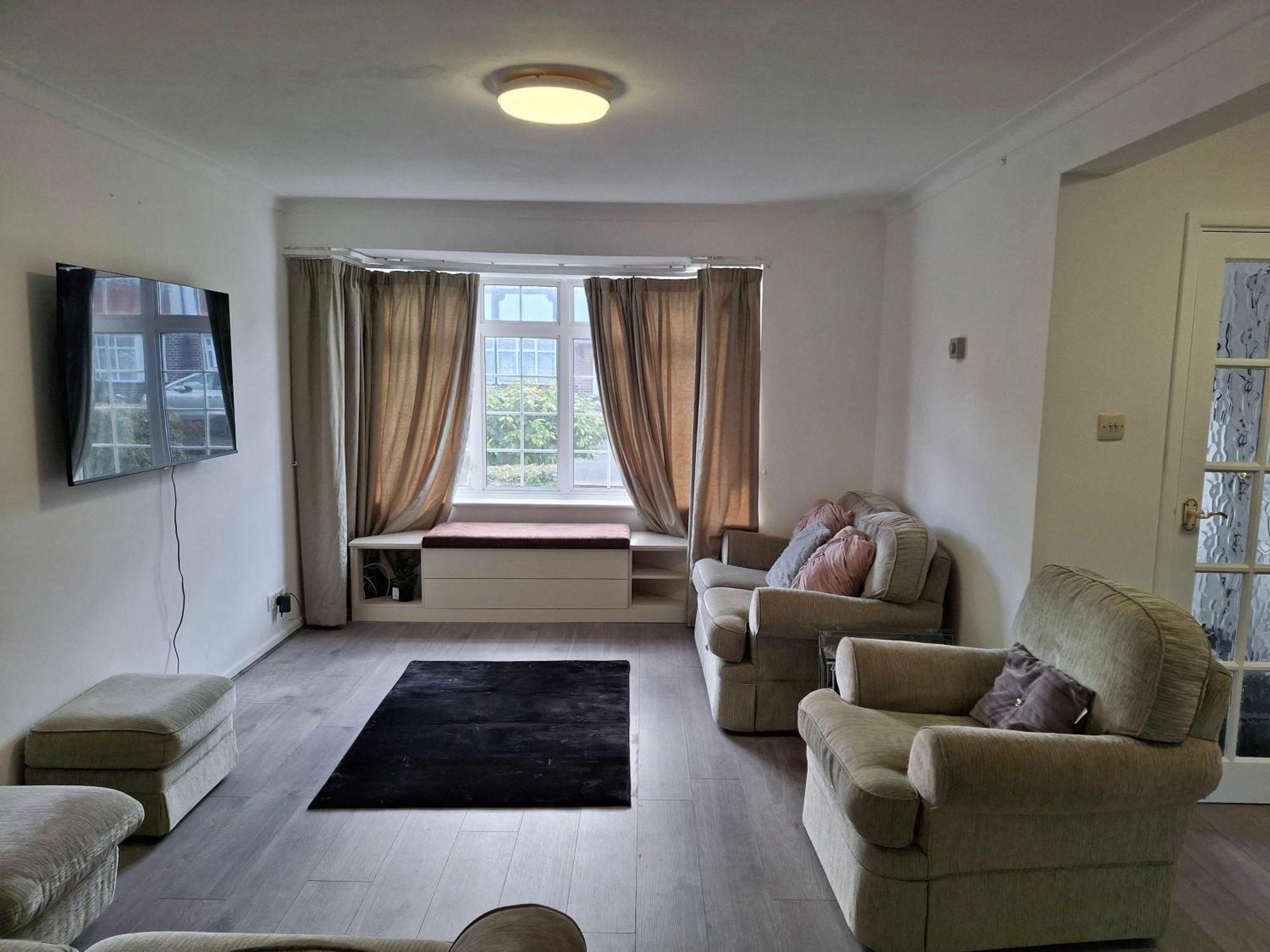 Nicely Decorated 3 Bedroom House Near Heathrow, London Staines-upon-Thames Zewnętrze zdjęcie