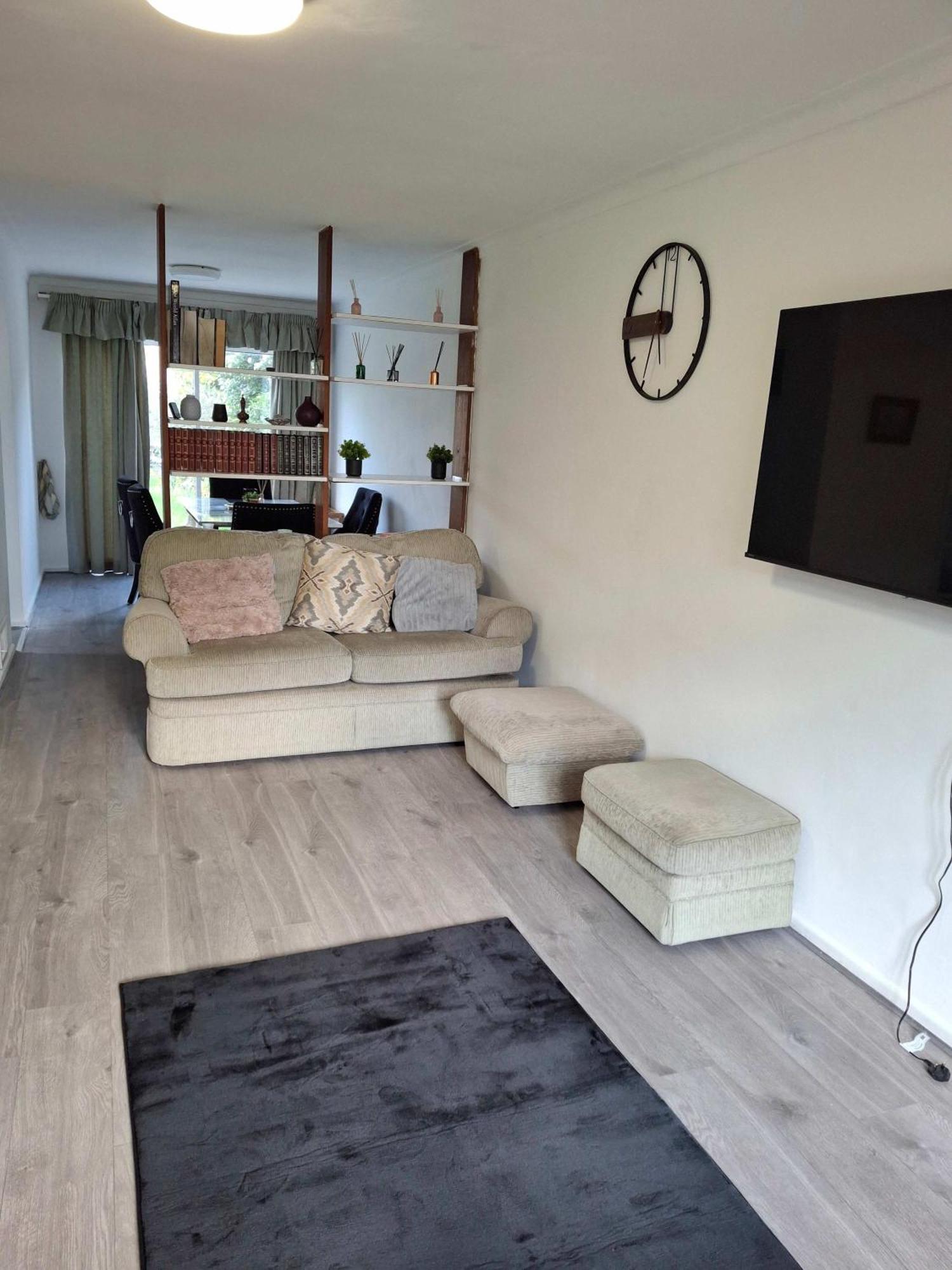 Nicely Decorated 3 Bedroom House Near Heathrow, London Staines-upon-Thames Zewnętrze zdjęcie